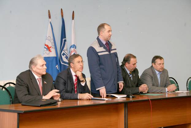 19 января 2009 года в профкоме ОАО "ГАЗ" состоялось расширенное совещание профактива, руководителей и кадровиков нижегородских предприятий Группы "ГАЗ" по итогам работы в 2008 году и перспективах на 2009 год.