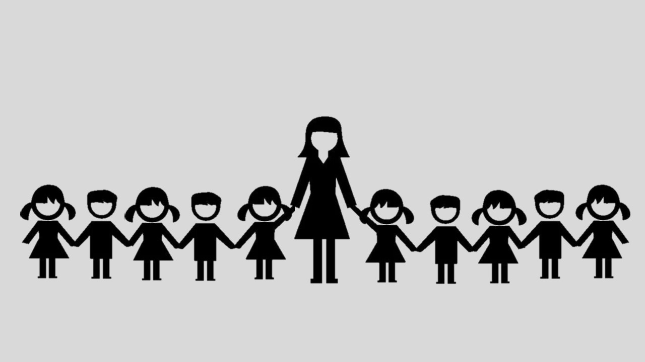 Матерей-героинь на законодательном уровне приравняли к Героям труда