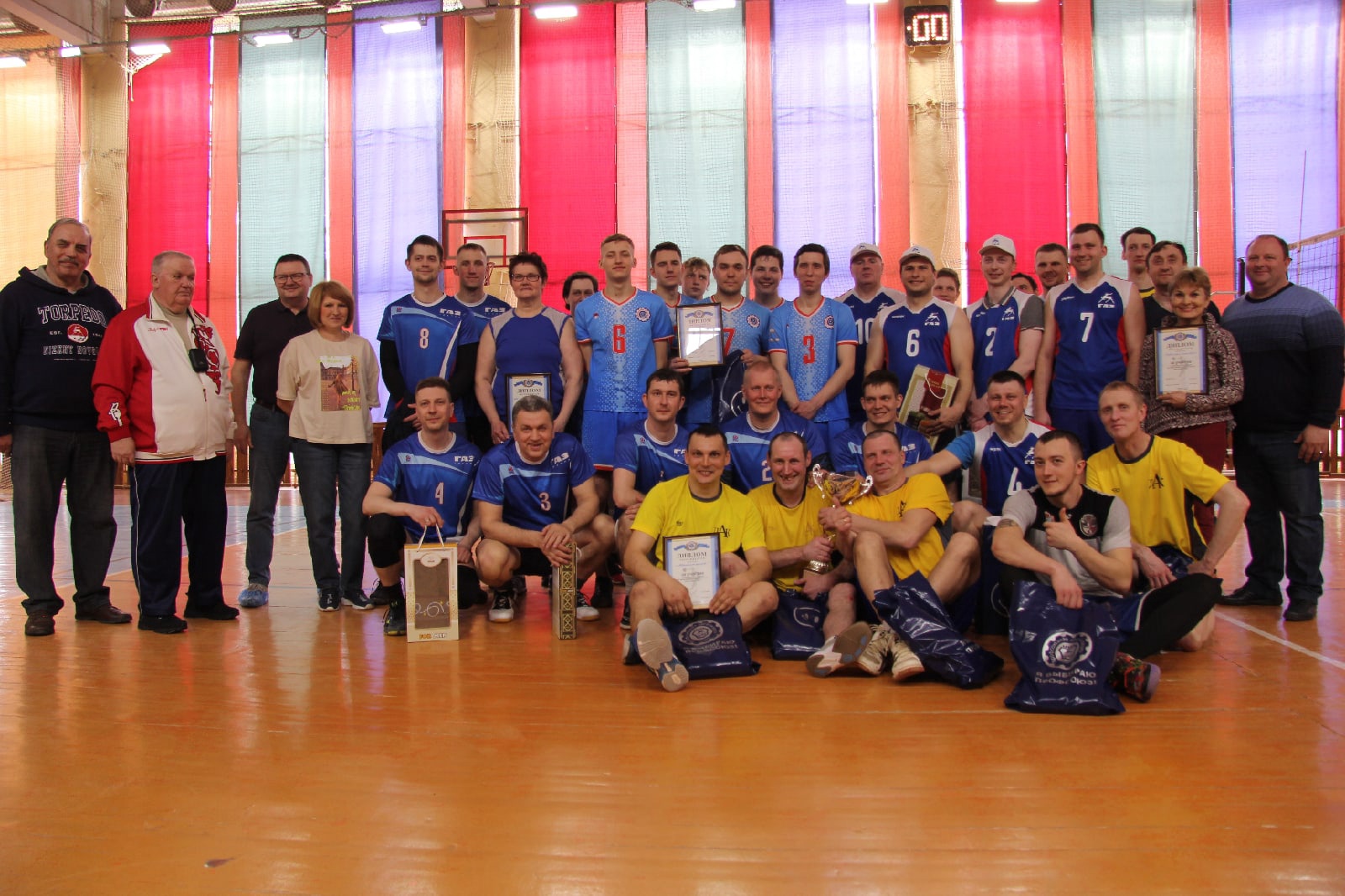 9 апреля 2022 года в доме физкультуры с бассейном состоялся волейбольный турнир памяти профсоюзных работников.