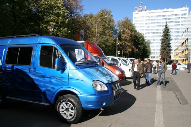 7 сентября на площадке схода с 4-ого конвейера ПГА, а затем и перед главной проходной для сотрудников нижегородской площадки Группы "ГАЗ" была организована мобильная экспозиция автомобильной техники, демонстрировавшейся на выставке ММАС-2010.