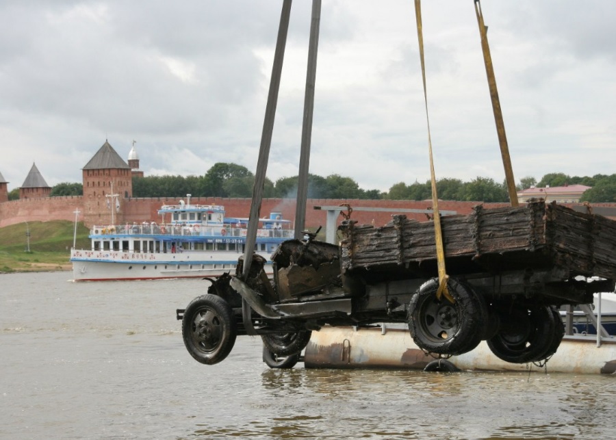 15 августа 2014 года со дна реки Копки в Новгородской области подняли военный автомобиль ГАЗ-ММ с документами и боеприпасами. 
