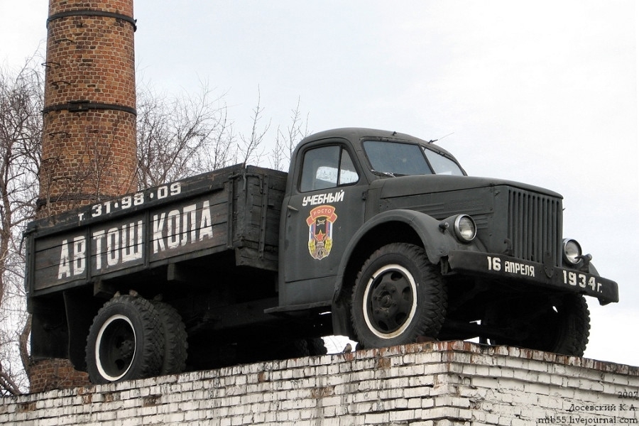 #Памятник_Авто_ГАЗ  Памятник грузовику ГАЗ-51А установлен в городе Омске.