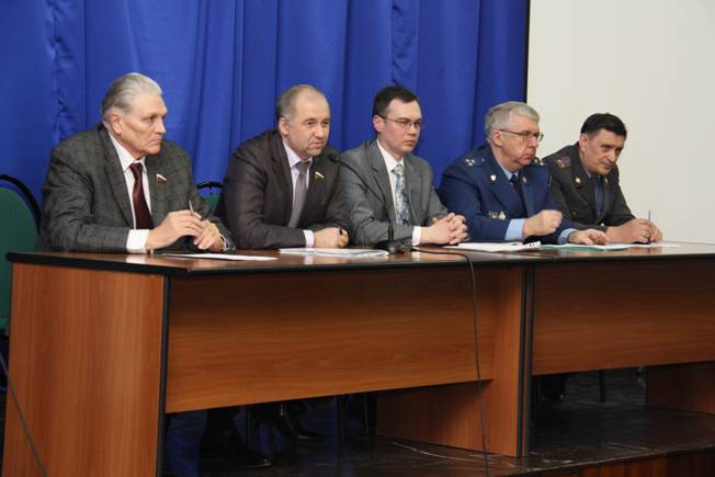 8 апреля 2013 года в рамках антинаркотического месячника «Мы выбираем жизнь» состоялась встреча профсоюзного актива с представителями законодательной и исполнительной властей. 8 апреля 2013 года в рамках антинаркотического месячника «Мы выбираем жизнь» состоялась встреча профсоюзного актива с представителями законодательной и исполнительной властей.