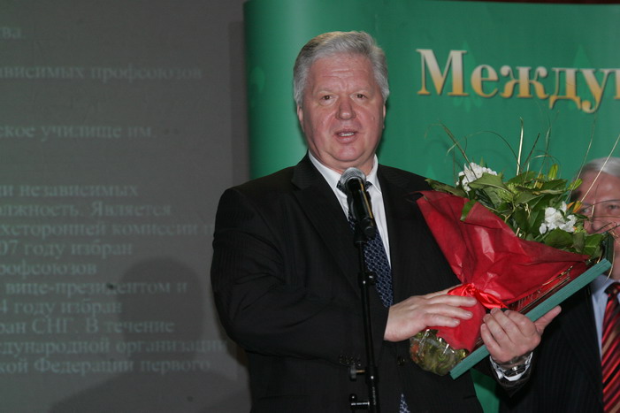 25 февраля 2010 года в Кремле  состоялась церемония вручения международной премии «Персона года - 2009». Среди награжденных – председатель ФНПР Михаил Викторович Шмаков.