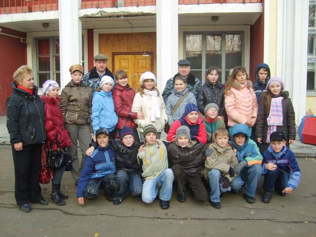 22 октября 2009 года специалисты и профсоюзный комитет Управления режима организовали экскурсию  на питомник служебного собаководства для ребятишек 6 «Т» класса  школы №63.