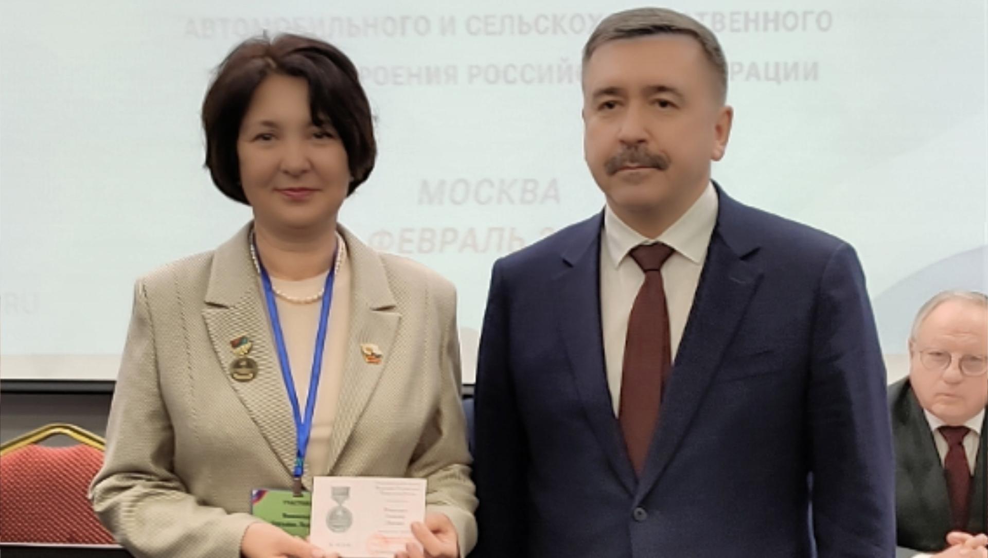 На Х Съезде Профсоюза АСМ РФ за плодотворную и активную работу в профсоюзе, большой вклад в становление, укрепление единства и развития профсоюзного движения в числе коллег были награждены и представители ППО в ОАО "ГАЗ" На Х Съезде Профсоюза АСМ РФ за плодотворную и активную работу в профсоюзе, большой вклад в становление, укрепление единства и развития профсоюзного движения в числе коллег были награждены и представители ППО в ОАО "ГАЗ"