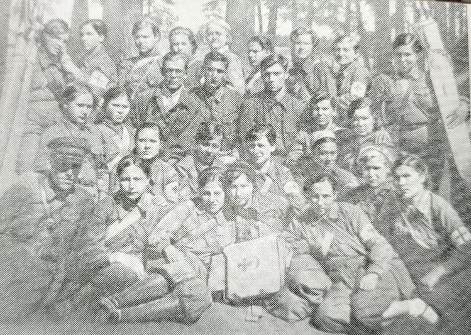 «С ОРУЖИЕМ В РУКАХ»