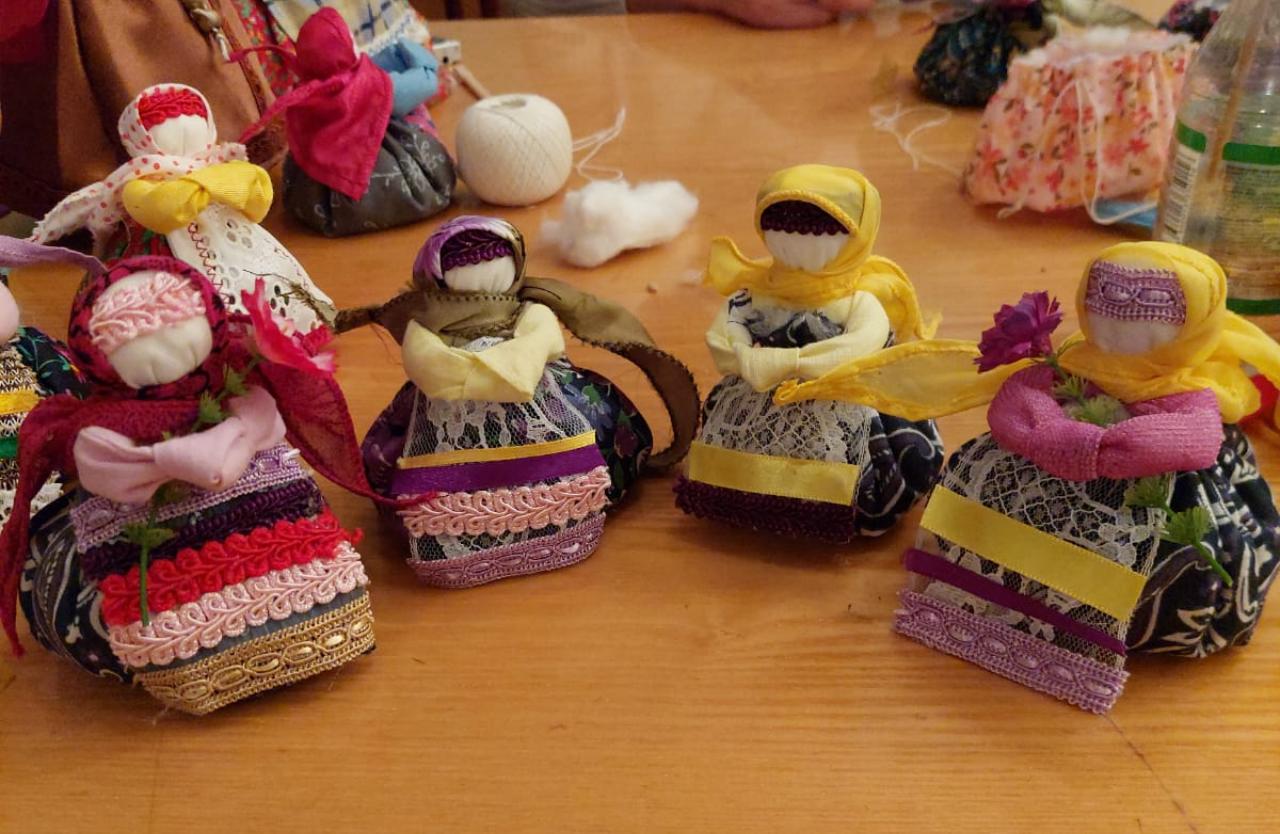 27 октября 2021 года  в Доме ветеранов состоялся второй мастер-класс по изготовлению «Куклы оберег. Благополучница».