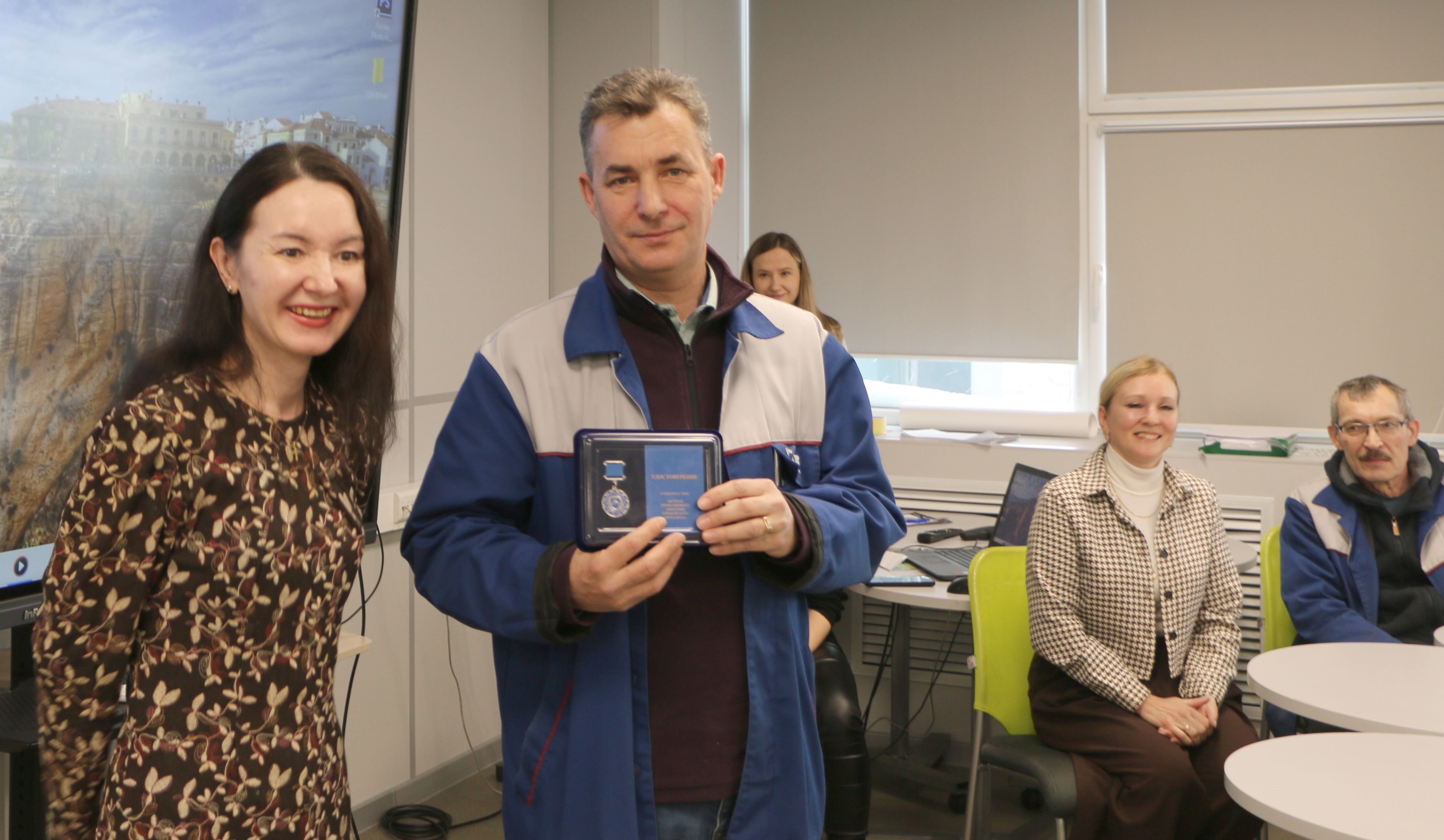 Главному специалисту по техническому обеспечению ЧОУ ДПО «АСТА» Ерохину Владимиру Викторовичу в феврале 2026 года присвоено звание «Ветеран профсоюзного движения Горьковского автозавода» в связи с 95-летием ППО в ОАО «ГАЗ».