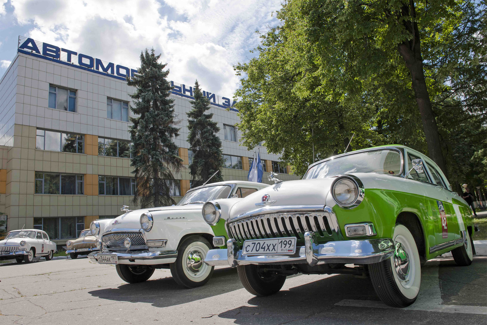 1 июля 2016 года на Горьковском автозаводе прошло собрание классических автомобилей ГАЗ-21 «Волга» и М-20 «Победа» 1 июля 2016 года на Горьковском автозаводе прошло собрание классических автомобилей ГАЗ-21 «Волга» и М-20 «Победа»