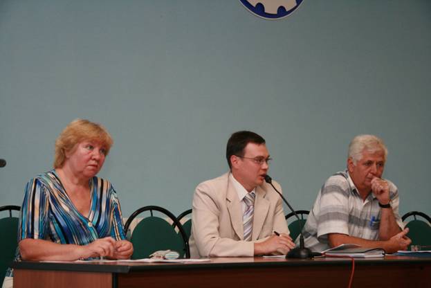 25 июня 2009 г. в конференц-зале профсоюзного комитета ОАО «ГАЗ» состоялось расширенное заседание Комиссии по работе с молодежью, Комиссии по культуре и спорту, Совета молодежи и Совета наставников ОАО «ГАЗ».