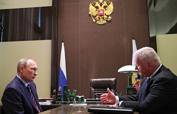 13 сентября 2017 года состоялась рабочая встреча Президента России Владимира Путина с Председателем ФНПР Михаилом Шмаковым.