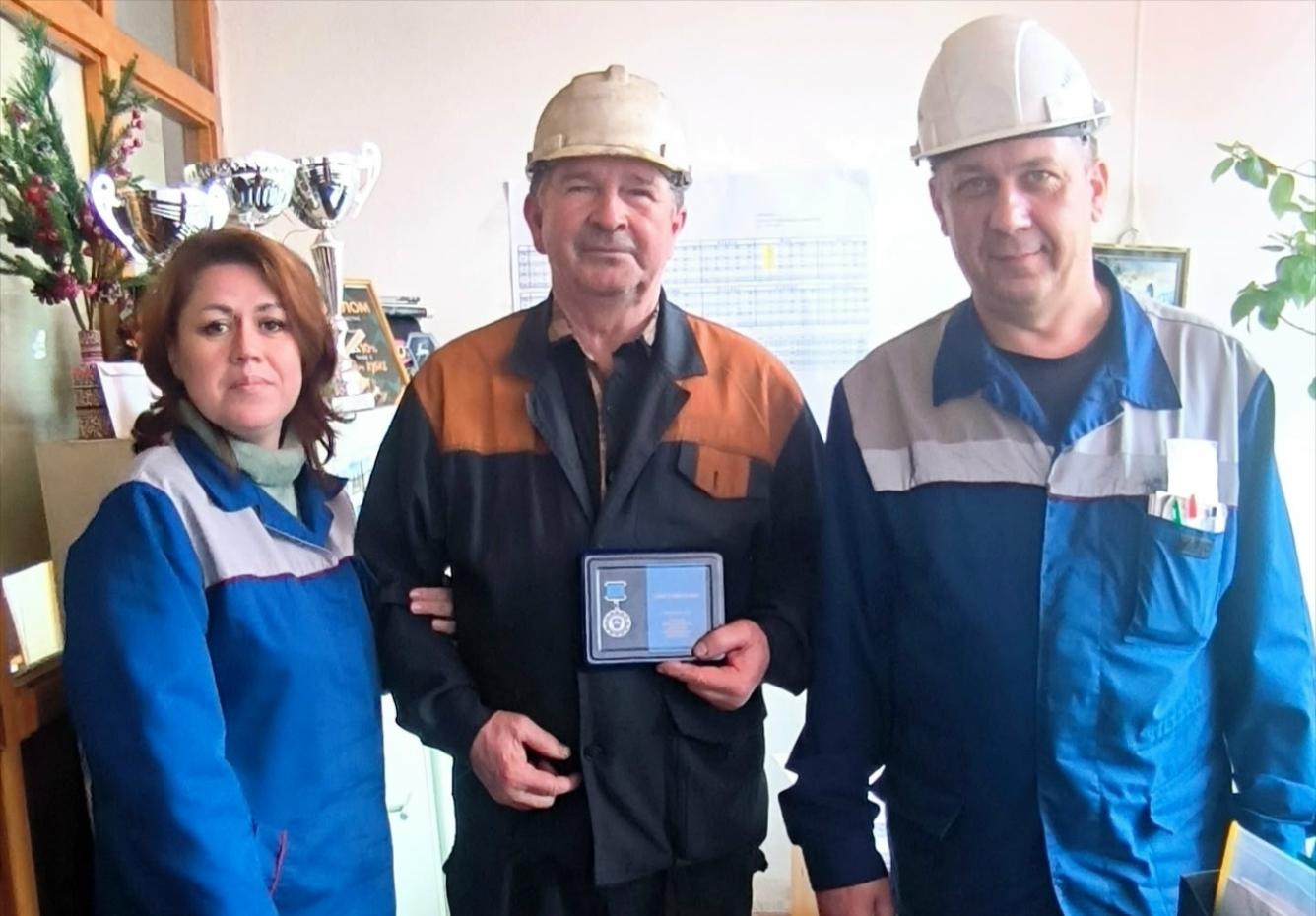 17 апреля 2026 года в связи с 95-летием ППО в ОАО "ГАЗ" наладчику кузнечно-прессового оборудования Кузнечно-рессорного завода Родову Юрию Николаевичу присвоено звание «Ветеран профсоюзного движения Горьковского автозавода».