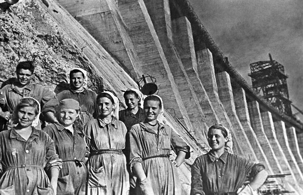 Исторический факт. Право на восьмичасовой рабочий день впервые в мире ввели в СССР 11 ноября 1917 года. Исторический факт. Право на восьмичасовой рабочий день впервые в мире ввели в СССР 11 ноября 1917 года.
