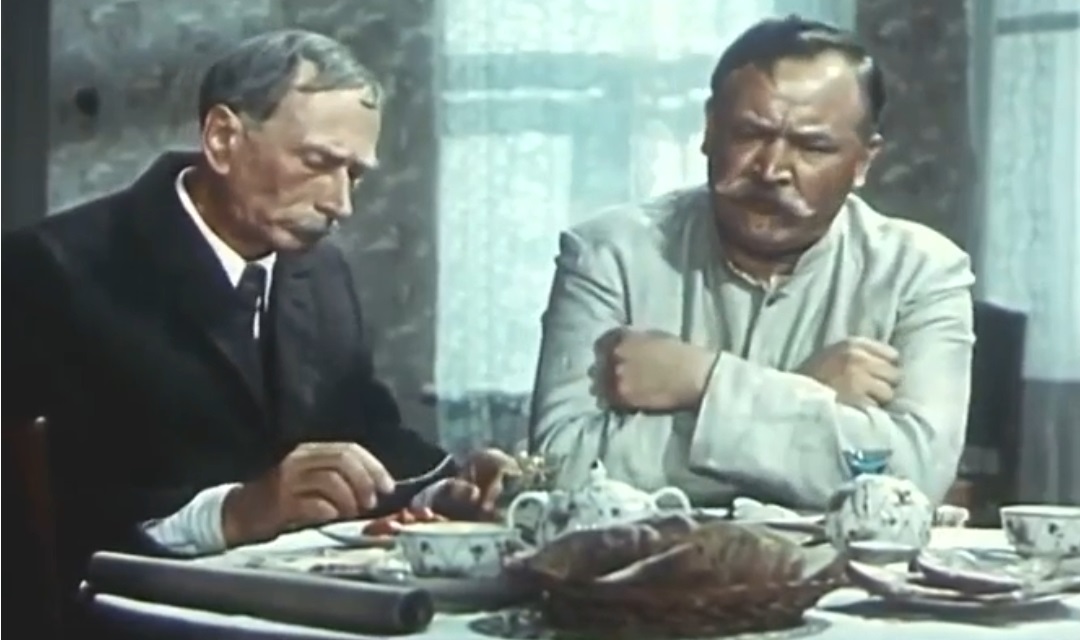 В советском фильме "Большая семья" (1954) упоминается завком профсоюза во время наставлений Ильи Матвеевича и Александра Александровича, которые пришли, как оказалось, поддержать молодого стахановца Лешку Журбина, изменившего конструкцию молотка и выдавше