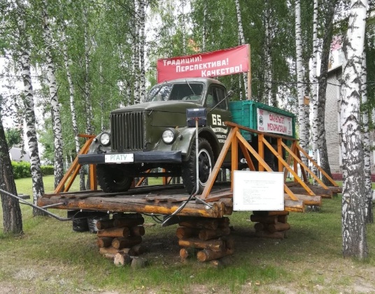 Памятник ГАЗ-51 в городе Рязани