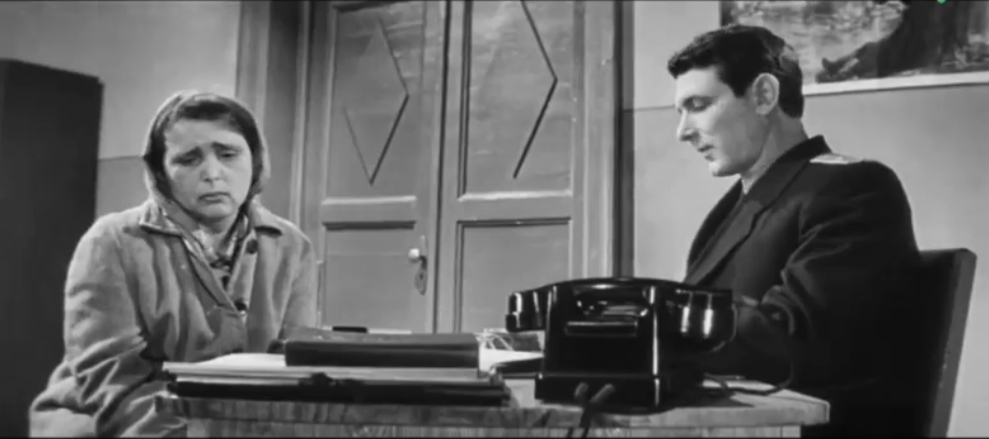 #ПрофсоюзФильм В советском фильме "Это случилось в милиции" (1963) лейтенант Ганин советует жене алкоголика обратиться в профсоюзную организацию по месту его работы, чтоб там приняли меры.