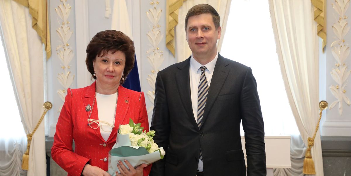 29 апреля 2022 года Главному врачу ЦМП «ГАЗ» Валентине Цывовой присвоено почетное звание «Заслуженный врач Российской Федерации».