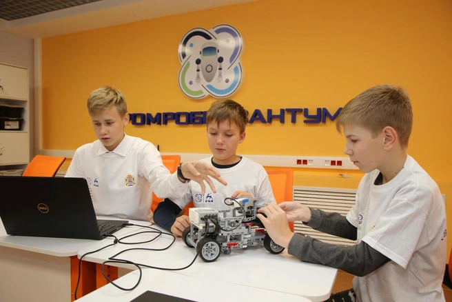 Детский технопарк "Кванториум ГАЗ" приглашает ваших детей открыть для себя мир высоких технологий и перспективных профессий!