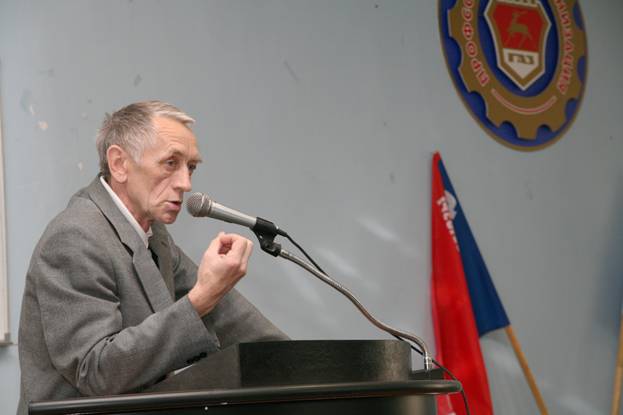 10 октября 2007 года заместитель председателя профкома  ОАО "ГАЗ" Ю.П.Носенко и руководитель департамента социального развития ППО в ОАО "ГАЗ" В.Н.Свешников рассказали о ходе компании по заключению коллективного договора 2008 года.