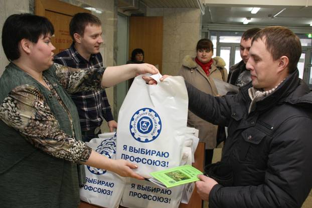 24 февраля 2014 года в Учебном центре ГАЗа на торжественном мероприятии, посвященном Дню защитника Отечества и Международному женскому дню 8 Марта, были подведены итоги профсоюзного фотоконкурса "Я - Папа!" и награждены его участники и победители. 24 февраля 2014 года в Учебном центре ГАЗа на торжественном мероприятии, посвященном Дню защитника Отечества и Международному женскому дню 8 Марта, были подведены итоги профсоюзного фотоконкурса "Я - Папа!" и награждены его участники и победители.