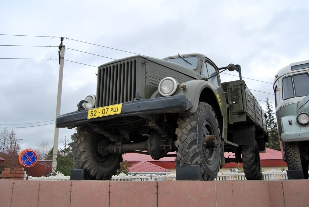 #Памятник_Авто_ГАЗ  Памятник грузовику ГАЗ-63 с гос.номером "52-07 РЩ" установлен в 2013 году в составе мемориального комплекса в городе Альметьевске (Республика Татарстан).