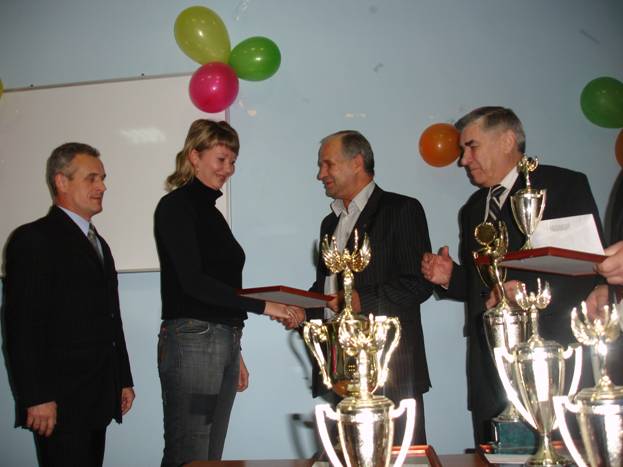 15 ноября 2006 года на еженедельном совещании профсоюзного актива были подведены итоги комплексной спартакиады, посвященной 75-летию Горьковского автозавода и его профсоюзной организации. 15 ноября 2006 года на еженедельном совещании профсоюзного актива были подведены итоги комплексной спартакиады, посвященной 75-летию Горьковского автозавода и его профсоюзной организации.