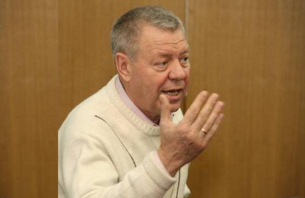 18 июня 2012 года председатель Совета наставников ОАО "ГАЗ" Ю.А.Лапшин доложил о результатах проверки прохождения производственной практики студентами и учащимися профессиональных учебных заведений в подразделениях Нижегородских предприятий Группы "ГАЗ".