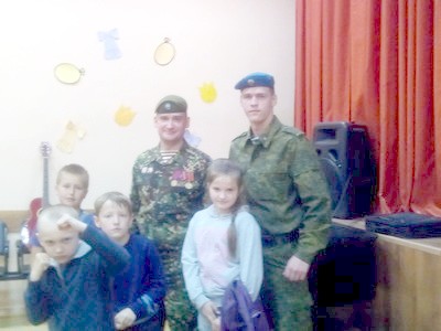 14 июня 2018 года в школе №190 прошло мероприятие, посвященное Дню России, в котором приняли участие: воспитанник клуба "Щит" Карпов Данил и сотрудник ДНД, бригадир БЕ ПААГ, ветеран боевых действий Калинин Михаил. 14 июня 2018 года в школе №190 прошло мероприятие, посвященное Дню России, в котором приняли участие: воспитанник клуба "Щит" Карпов Данил и сотрудник ДНД, бригадир БЕ ПААГ, ветеран боевых действий Калинин Михаил.