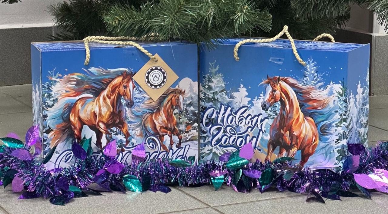 С 9 по 11 декабря 2025 года сотрудники Нижегородской площадки начали получать новогодние подарки для своих детей