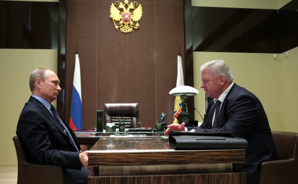 17 сентября 2015 года состоялась встреча Президента Российской Федерации Владимира Владимировича Путина с Председателем Федерации Независимых Профсоюзов России Михаилом Викторовичем Шмаковым. 17 сентября 2015 года состоялась встреча Президента Российской Федерации Владимира Владимировича Путина с Председателем Федерации Независимых Профсоюзов России Михаилом Викторовичем Шмаковым.