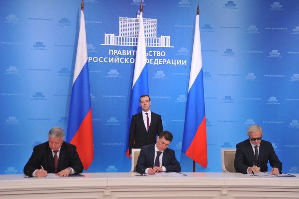25 декабря 2013 года в Доме Правительства Российской Федерации подписано Генеральное соглашение между общероссийскими объединениями профсоюзов, общероссийскими объединениями работодателей и Правительством РФ на 2014-2016 годы. 25 декабря 2013 года в Доме Правительства Российской Федерации подписано Генеральное соглашение между общероссийскими объединениями профсоюзов, общероссийскими объединениями работодателей и Правительством РФ на 2014-2016 годы.